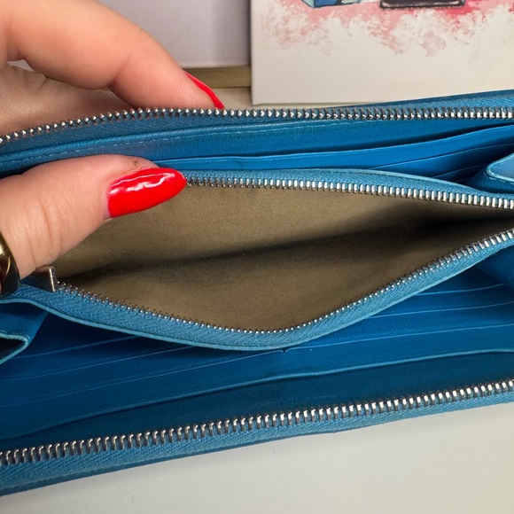 GUC Authentic Celine Zippy Wallet - Picture 6 of 9